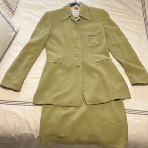 2 piece Ellen Tracy, vintage green skirt suit size 4